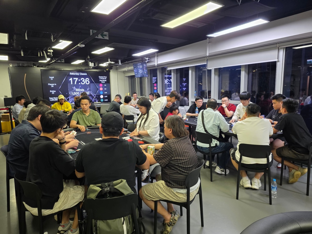 APA 體驗活動中參加者分桌參與